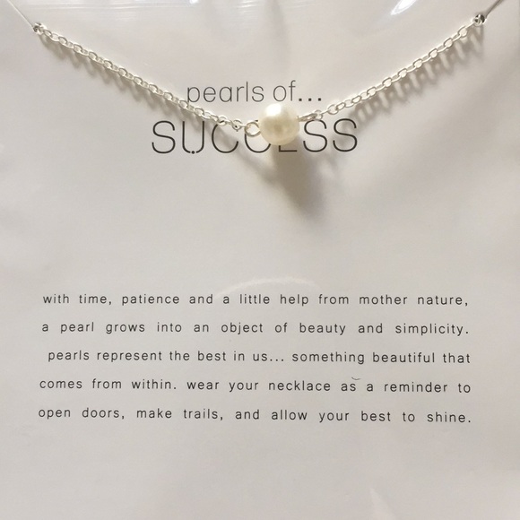 Jewelry - Pearl necklace silvertone NWOT